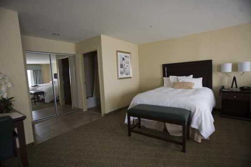 Hampton Inn & Suites Dallas-Arlington-South Værelse billede